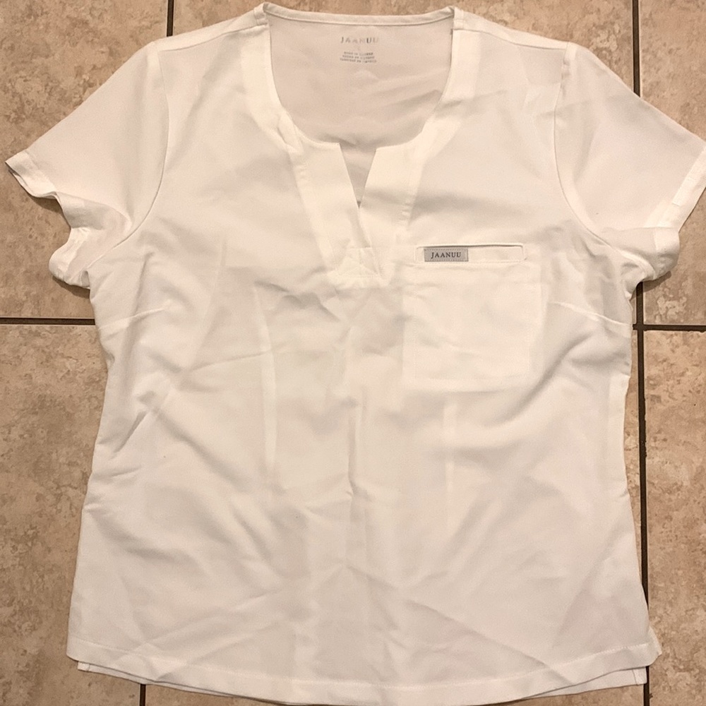 Never worn jaanuu scrub top